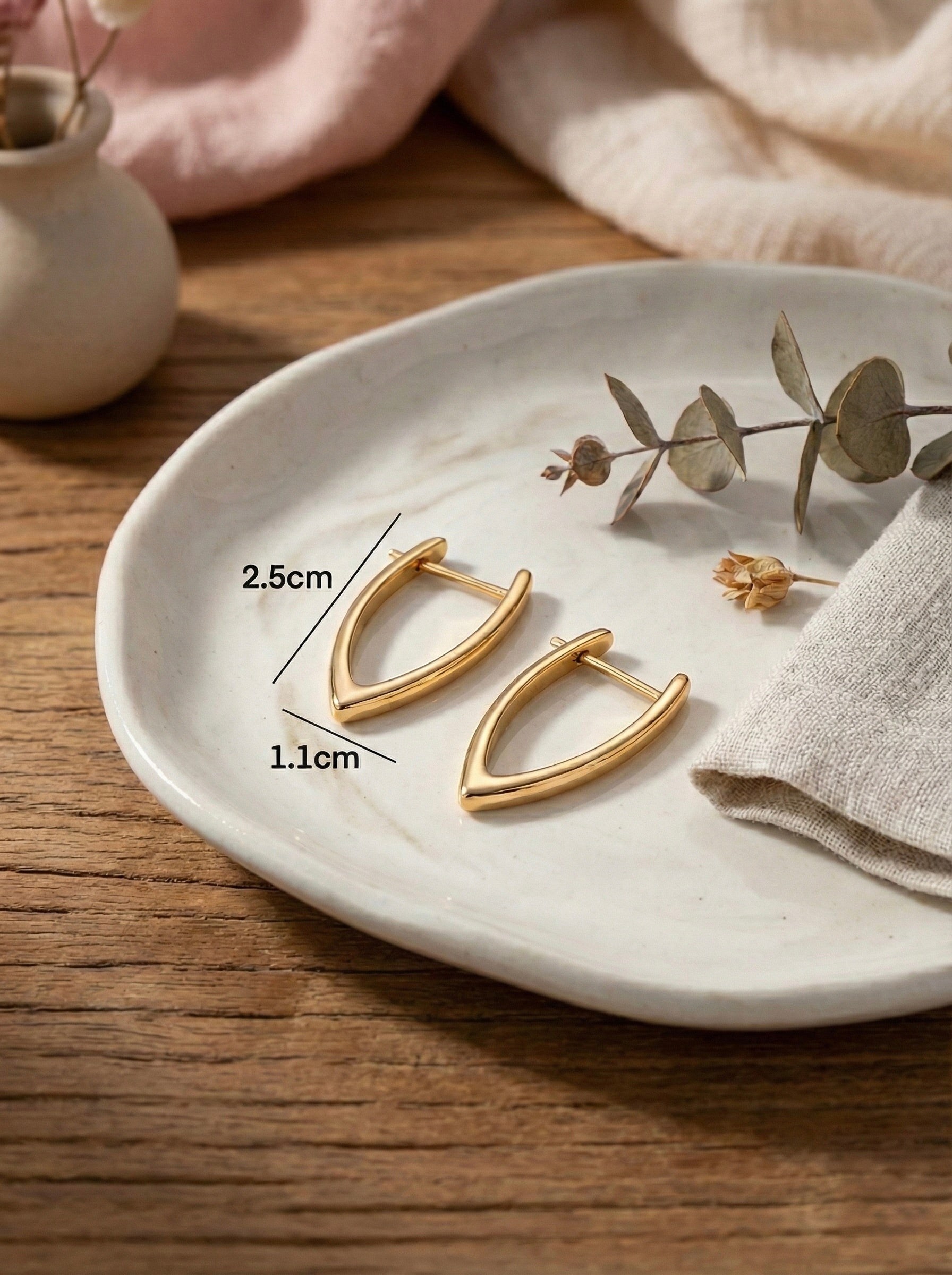 Measurements of The Aura Hoops anti-tarnish minimal gold earrings for women