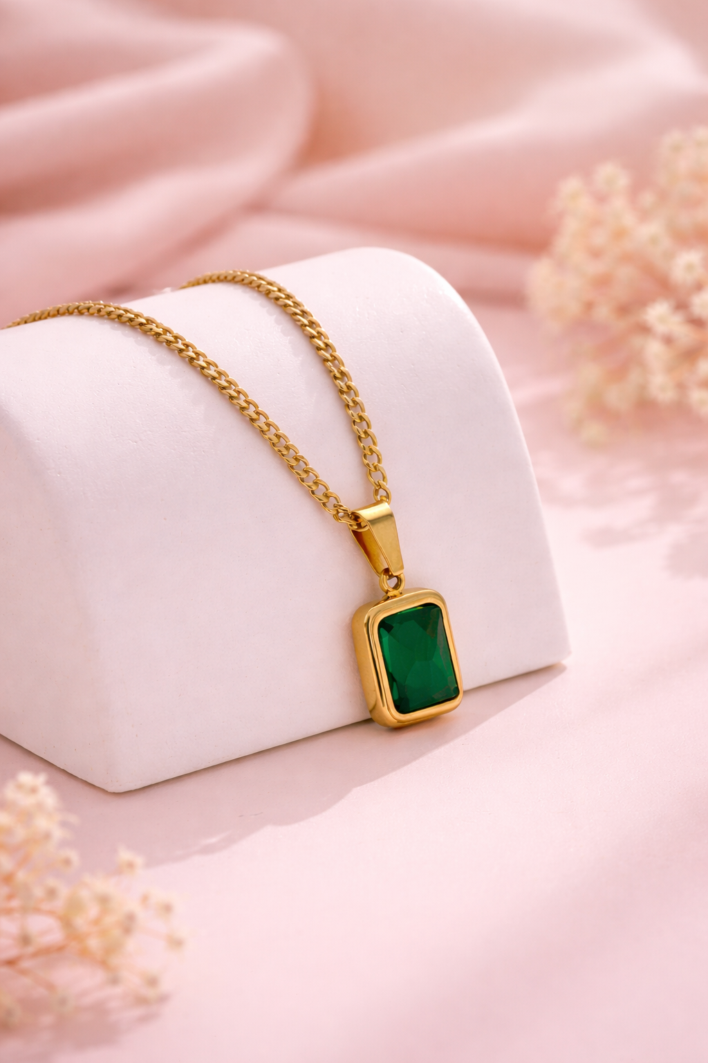 Verdelle Recta green rectangular pendant necklace with anti-tarnish gold finish